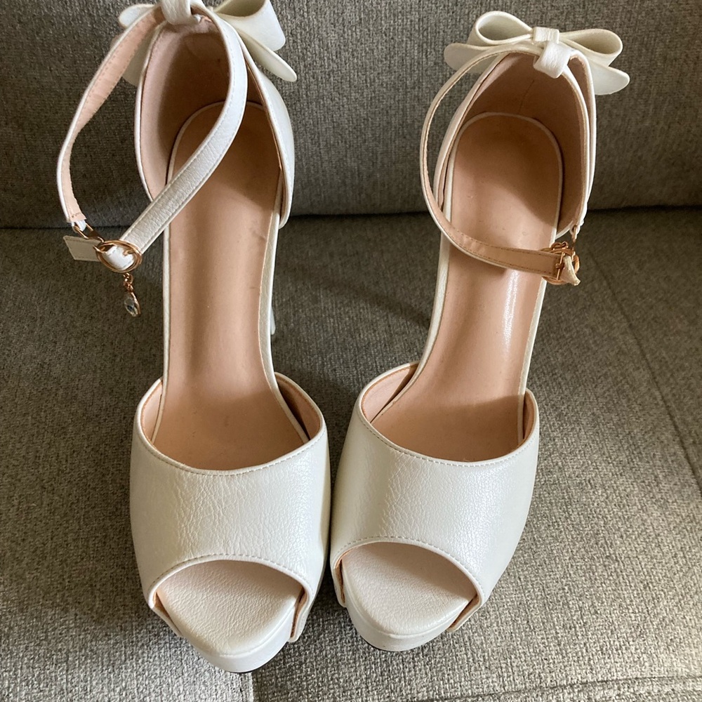 Size 7, women’s white high heels, never worn.